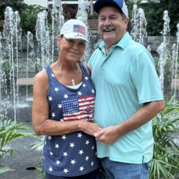 Karen Pierce y esposo